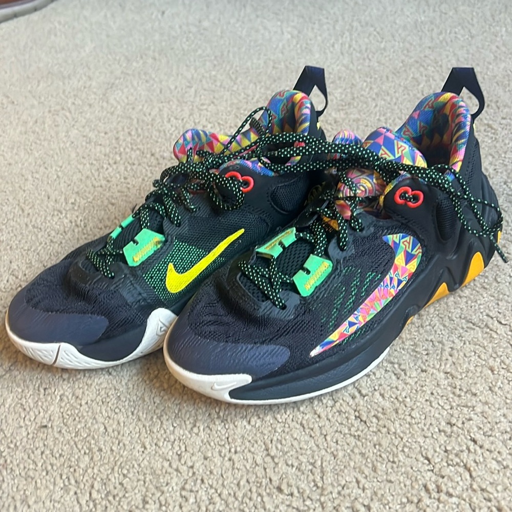 Nike Giannis immortality size 3.5